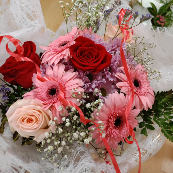 Ramo de Rosas,Gerberas y Margaritas
